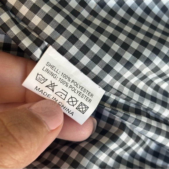 Men's Classic Black Puffer Vest - Picture 4 of 5